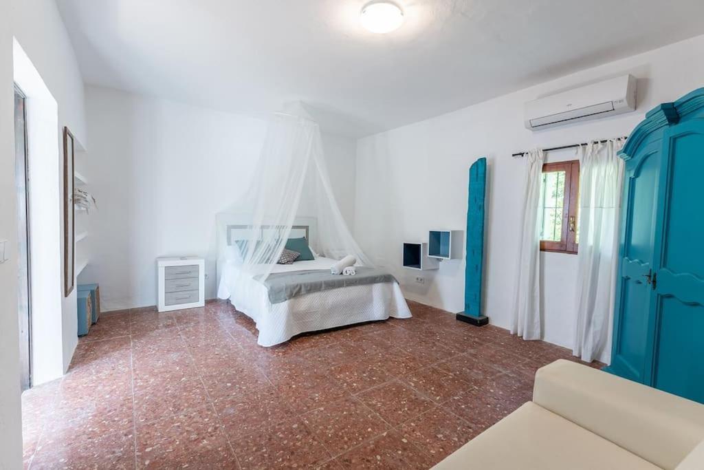 8 Guests Large Villa Near Bossa Beaches & Airport San José Exteriér fotografie