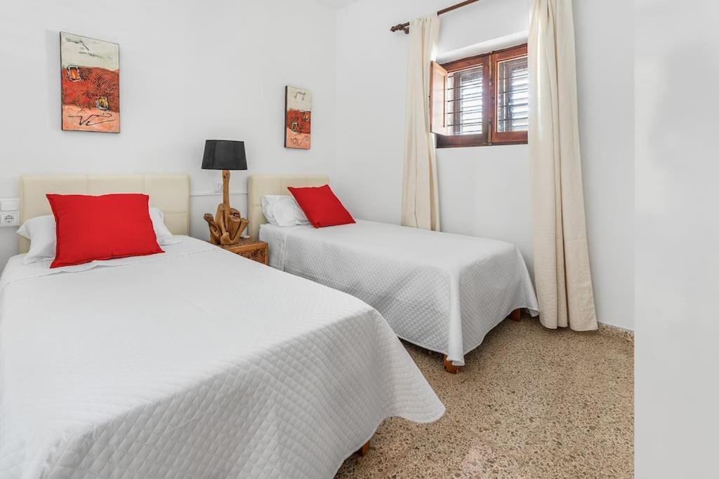 8 Guests Large Villa Near Bossa Beaches & Airport San José Exteriér fotografie